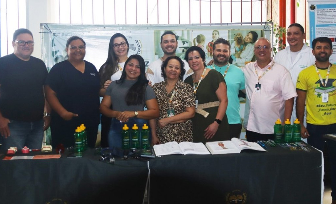 Uniesamaz participa da Feira de Profissões do Colégio Alfa